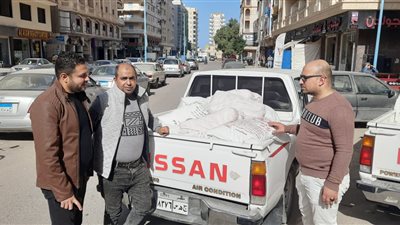 ضبط 16 شيكارة دقيق و130 كيلو سكر قبل بيعها بالسوق السوداء في مطروح