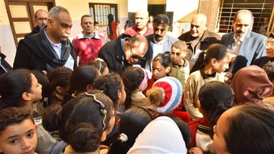 وفاة طفلة أسيوط، تفاصيل زيارة المحافظ المفاجئة لمدرسة عبد الله النديم الابتدائية 