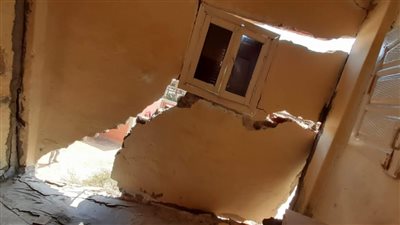 بسبب تساقط منزلهم.. مأساة 20 أسرة بحاره عبدالنبي في الإسكندرية|صور