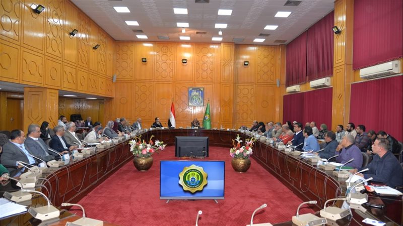  اجتماع محافظ الإسماعيلية