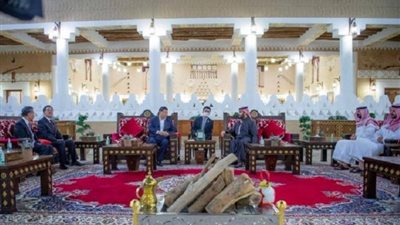 واخد راحته.. الرئيس الصيني وولي العهد السعودي في جلسة عربية بقصر العوجا (صور) 