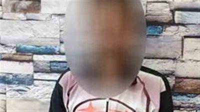 ضبط عامل اختطف طفله لخلافات مادية مع والدها بسوهاج 