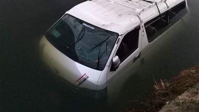 انقلاب ميكروباص بترعة على طريق تمي الأمديد في الدقهلية 