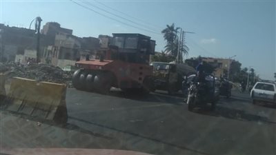 استكمال رصف طريق أسيوط/سوهاج الزراعي بنطاق قرية النخيلة