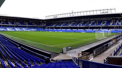 ملعب كرة يتحول إلى ساحة معركة في العراق