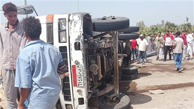 مصرع وإصابة 7 أشخاص في انقلاب سيارة بالصحراوي الغربي ببني سويف 