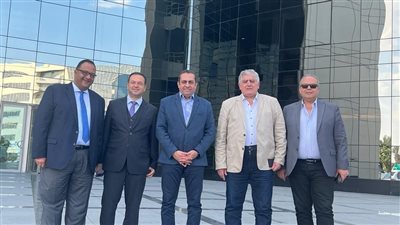 خالد عباس يلتقي مسئولي دبي للاستثمار لبحث التعاون بالعاصمة الإدارية