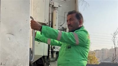 جدل بين رواد مواقع التواصل في الأردن بسبب مكافأة عامل نظافة