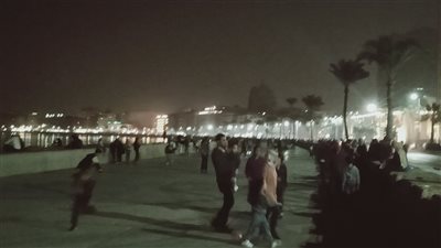 إقبال كبير على كورنيش البحر بالإسكندرية 
