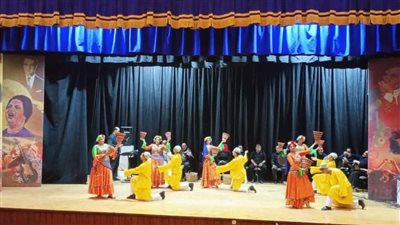 فرقة طنطا للفنون الشعبية تحيي حفلا جماهيريا بقصر ثقافة وادي النطرون (صور)