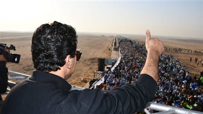 وزير الرياضة يطلق إشارة بدء ماراثون الأهرامات (صور)