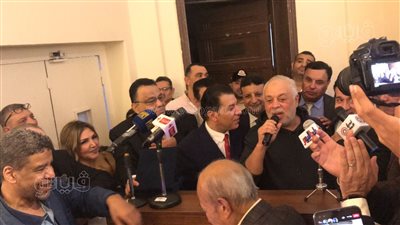 مصطفى كامل يكرم أسماء عدد من النجوم الراحلين (فيديو)