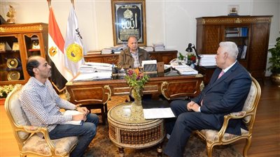 محافظ أسيوط يوجه بتنظيم مزيد من المعارض للحرف اليدوية والتراثية 