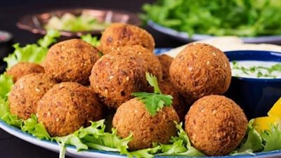 أسهل طريقة لعمل الطعمية المصري في البيت 