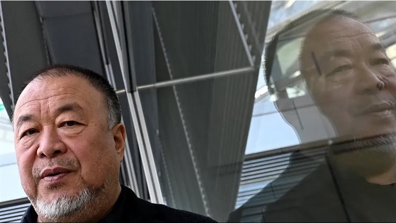  المنشق الصيني آي