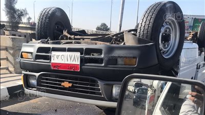 انقلاب سيارة ربع نقل على كوبري نفيشة القديم بالإسماعيلية (صور) 