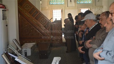 أداء صلاة الجنازة على صلاح فضل بمسجد فاطمة الشربتلي (صور)