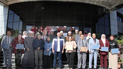 محافظ بني سويف يكرم المشاركين في حملة لمناهضة العنف القائم على النوع 