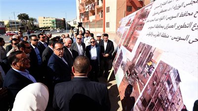 رئيس الوزراء يتفقد مساكن اللوكس بالسويس (صور)