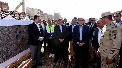 رئيس الوزراء يتفقد أعمال المرحلة الثانية لتطوير ترعة السويس بحى الجناين