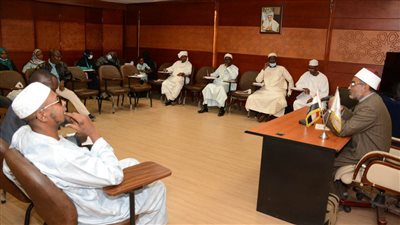 الدكتور أيمن الحجار لأئمة تشاد: جماعات التطرف تفتقر لتحصيل العلم من مصادره الصحيحة