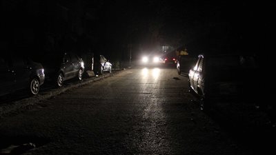 سكان الجيزة بعد عودة انقطاع الكهرباء والمياه: الحكومة بتعذبنا والقصة مش قصة كابلات جديدة