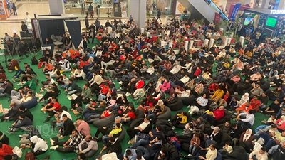 زحام كبير للمغاربة بالتجمع لمشاهدة مباراة فريقهم أمام البرتغال (صور)