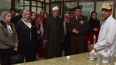 القوات المسلحة تنظم زيارة لوفد من جامعة الأزهر للمعامل الرئيسية لإدارة الحرب الكيميائية 