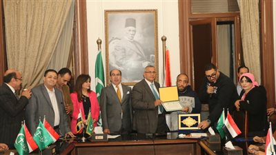 عبد السند يمامة يُكرم لجنة ذوي الهمم بحزب الوفد ويوجه بدعمها ماليًا