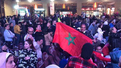 رقص واحتفالات المغاربة والمصريين بفوز المغرب على البرتغال (فيديو وصور)