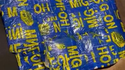 ضبط راكبة حاولت تهريب أدوية وخيوط جراحية بمطار القاهرة