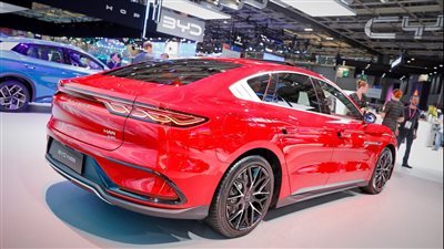 بي واي دي تتعاون مع تسلا لطرح أولى سياراتها الكهربائية