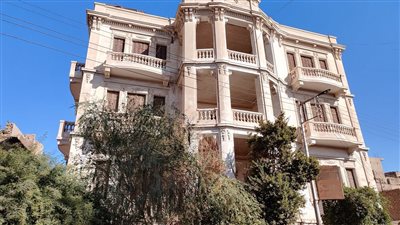 ديوان آل حزين بالأقصر شاهد على تاريخ مصر.. استقبل قطار الرحمة في أعقاب سيول 1953.. وأختبأ به السادات شهر كاملا (فيديو وصور) 