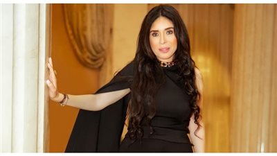 دينا أول الحضور في العرض الخاص لفيلم 