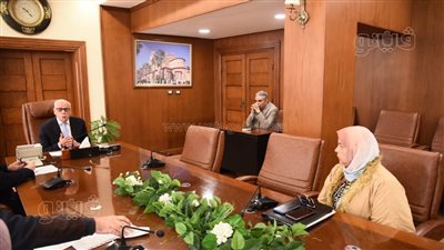 محافظ بورسعيد يتابع مستجدات العمل في مشروعات الكهرباء (صور)