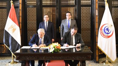 وزيرا البترول والصحة يشهدان توقيع بروتوكول مشترك لتعزيز مساهمة إيني الإيطالية 