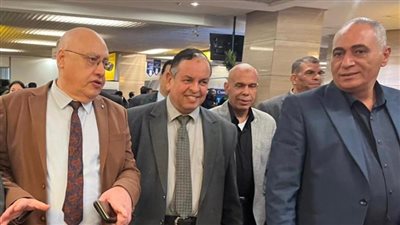 رئيس مصلحة الجمارك يثني على جهود إدارات مطار القاهرة