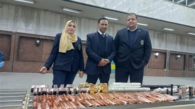 ضبط محاولتي تهريب مستحضرات تجميل وهواتف محمولة بمطار القاهرة