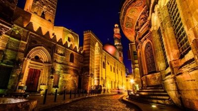 العزيز بالله خامس الخلفاء الفاطميين صاحب النهضة الاقتصادية والعمرانية بمصر 