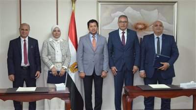 مذكرة تفاهم بين الرياضة وصناعة الملابس لتمكين الشباب والمرأة 