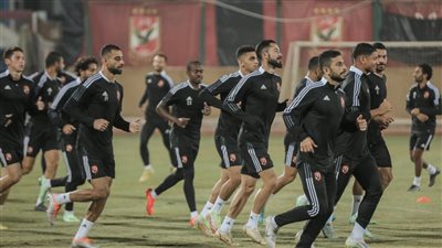 أخبار الأهلي: الفريق يختتم تدريباته استعدادًا للاتحاد وموقف حمدي فتحي من اللحاق بالمباراة 