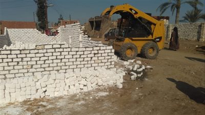 إزالة فورية لتعدِّ بالبناء على أرض زراعية بالتل الكبير بالإسماعيلية (صور) 