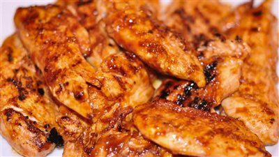 طريقة عمل تشيكن جريل بالباربيكيو صوص (فيديو)