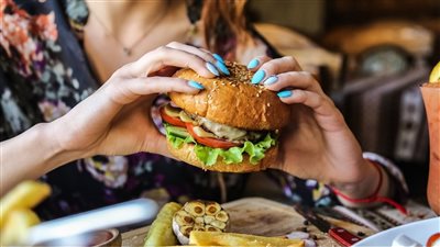 جدل في الإمارات بسبب إعلان توظيف لـ 