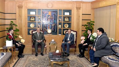 رئيس جامعة المنصورة يستقبل رئيس اتحاد الطلاب ونائبه 