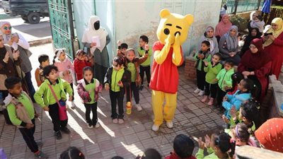 ميكي ماوس ومسرح عرائس خلال أعمال الحملة القومية للتطعيم ضد شلل الأطفال بالوادي الجديد