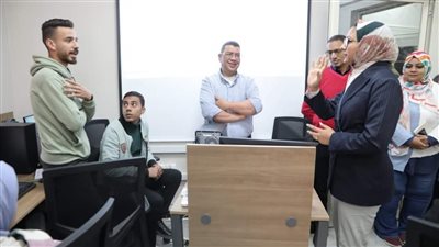 نائبة محافظ الوادي الجديد تتفقد مركز إبداع مصر الرقمية 