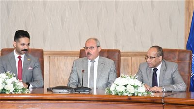 رئيس جامعة القناة يلتقى اتحاد طلاب الإسماعيلية الأهلية الجديدة
