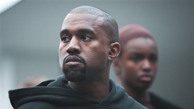 كانييه ويست يعلن عن البدء بتصنيع ملابس فاخرة بـ20 دولارا فقط