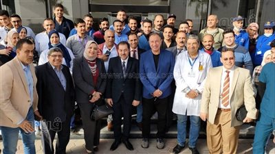 الخطيب يزور مستشفى العاشر لتقديم الدعم النفسي لمرضى القلب (صور)